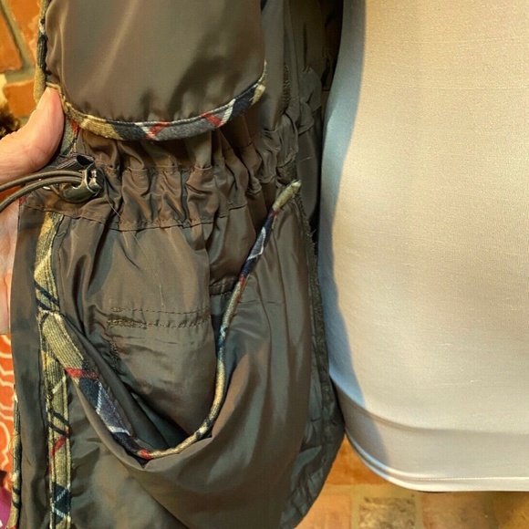 ATHLETA Waterproof L Anorak Jacket MSRP $2… - Picture 9 of 9